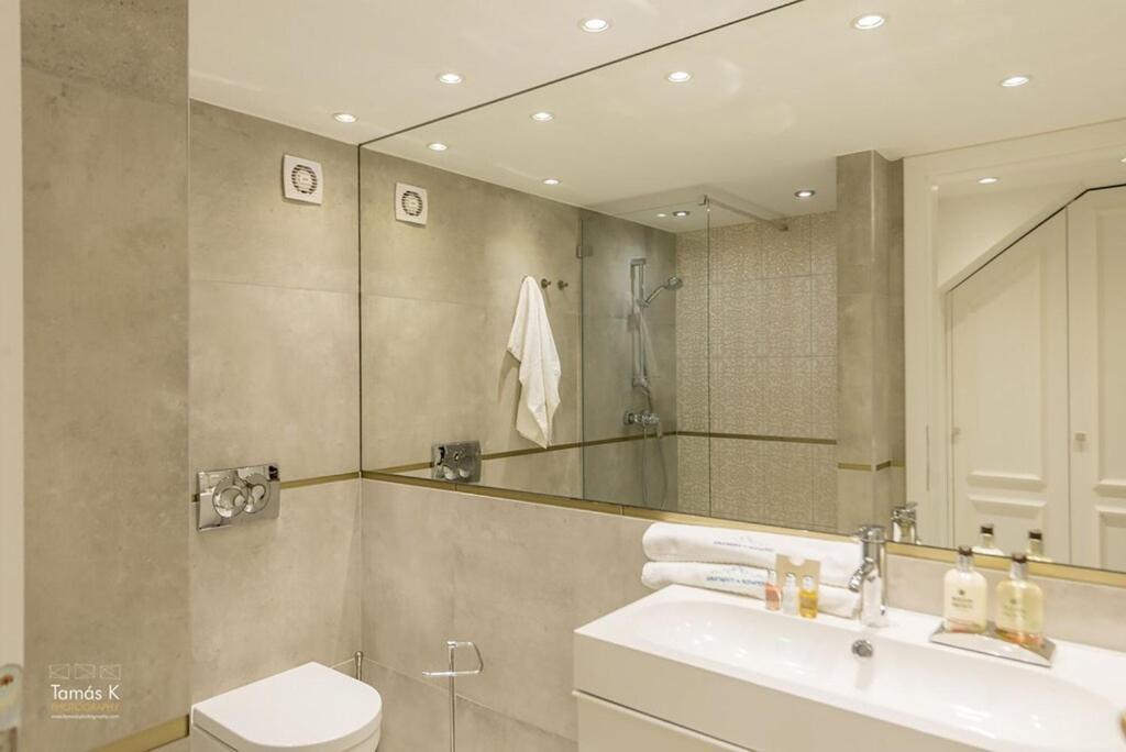 Bpr The Golden Astoria With Balcony And A/C Apartment Budapest Ngoại thất bức ảnh