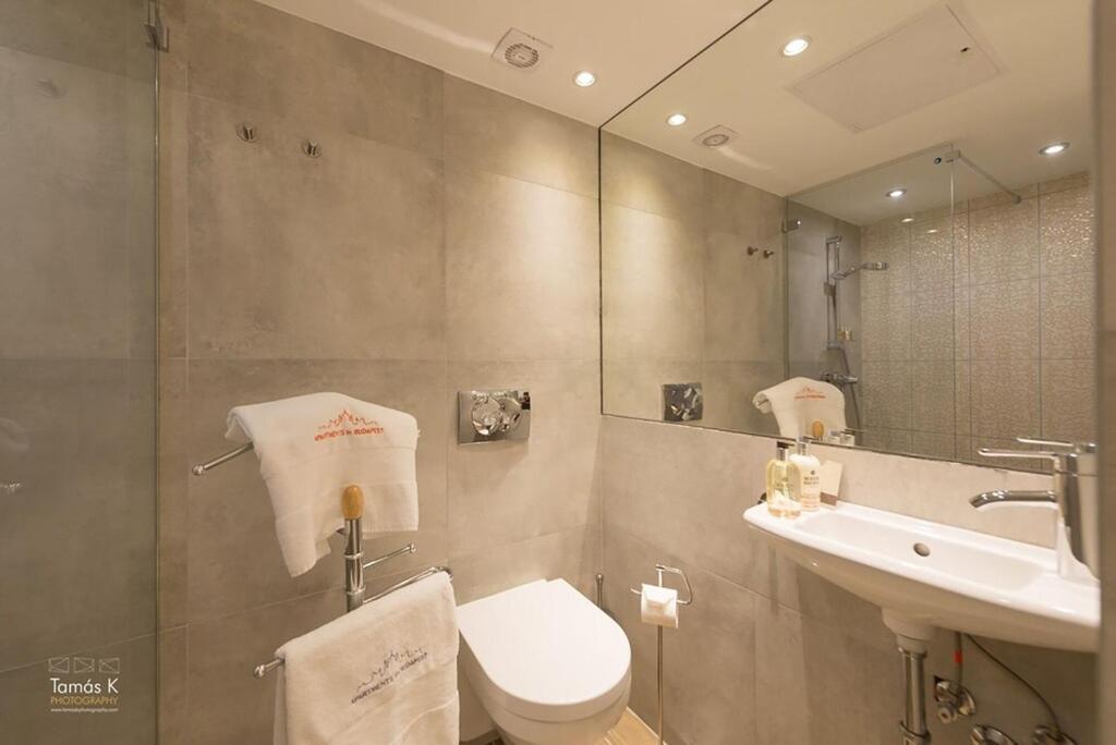 Bpr The Golden Astoria With Balcony And A/C Apartment Budapest Ngoại thất bức ảnh